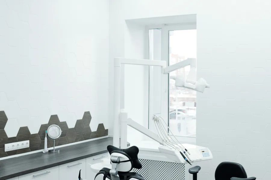 Modern dental clinic room for cosmetic dentistry services planning in China - QGO Medical