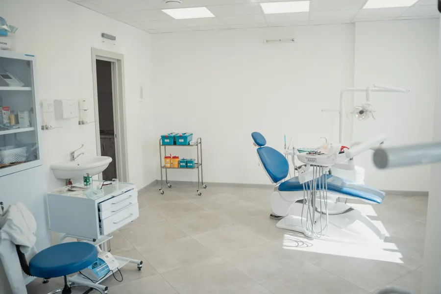 Modern dental clinic equipment for cosmetic dentist evaluation in China - QGO Medical